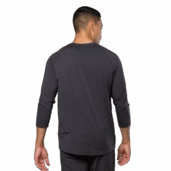 Pearl Izumi Men's Canyon Merino 3/4 Sleeve Jersey 14 Pearl Izumi Men's Canyon Merino 3/4 Sleeve Jersey -Pearl Izumi 19122307 6LR CanyonMerino3QtrJersey onBody 2