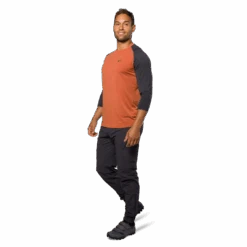 Pearl Izumi Men's Canyon Merino 3/4 Sleeve Jersey 16 Pearl Izumi Men's Canyon Merino 3/4 Sleeve Jersey -Pearl Izumi 19122307 IH3 CanyonMerino3QtrJersey onBody 1