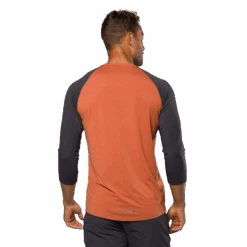 Pearl Izumi Men's Canyon Merino 3/4 Sleeve Jersey 18 Pearl Izumi Men's Canyon Merino 3/4 Sleeve Jersey -Pearl Izumi 19122307 IH3 CanyonMerino3QtrJersey onBody 2