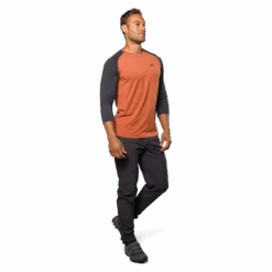 Pearl Izumi Men's Canyon Merino 3/4 Sleeve Jersey 19 Pearl Izumi Men's Canyon Merino 3/4 Sleeve Jersey -Pearl Izumi 19122307 IH3 CanyonMerino3QtrJersey onBody 3